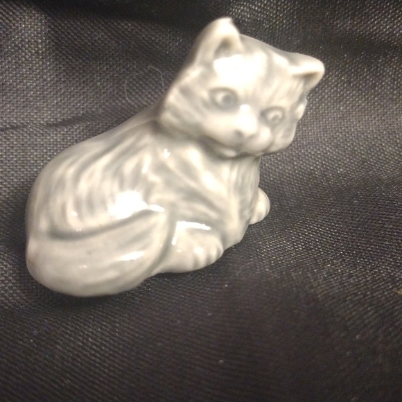 𝅺VINTAGE Wade England blue cat kitten sitting Red Rose tea miniature figurine - Picture 2 of 8